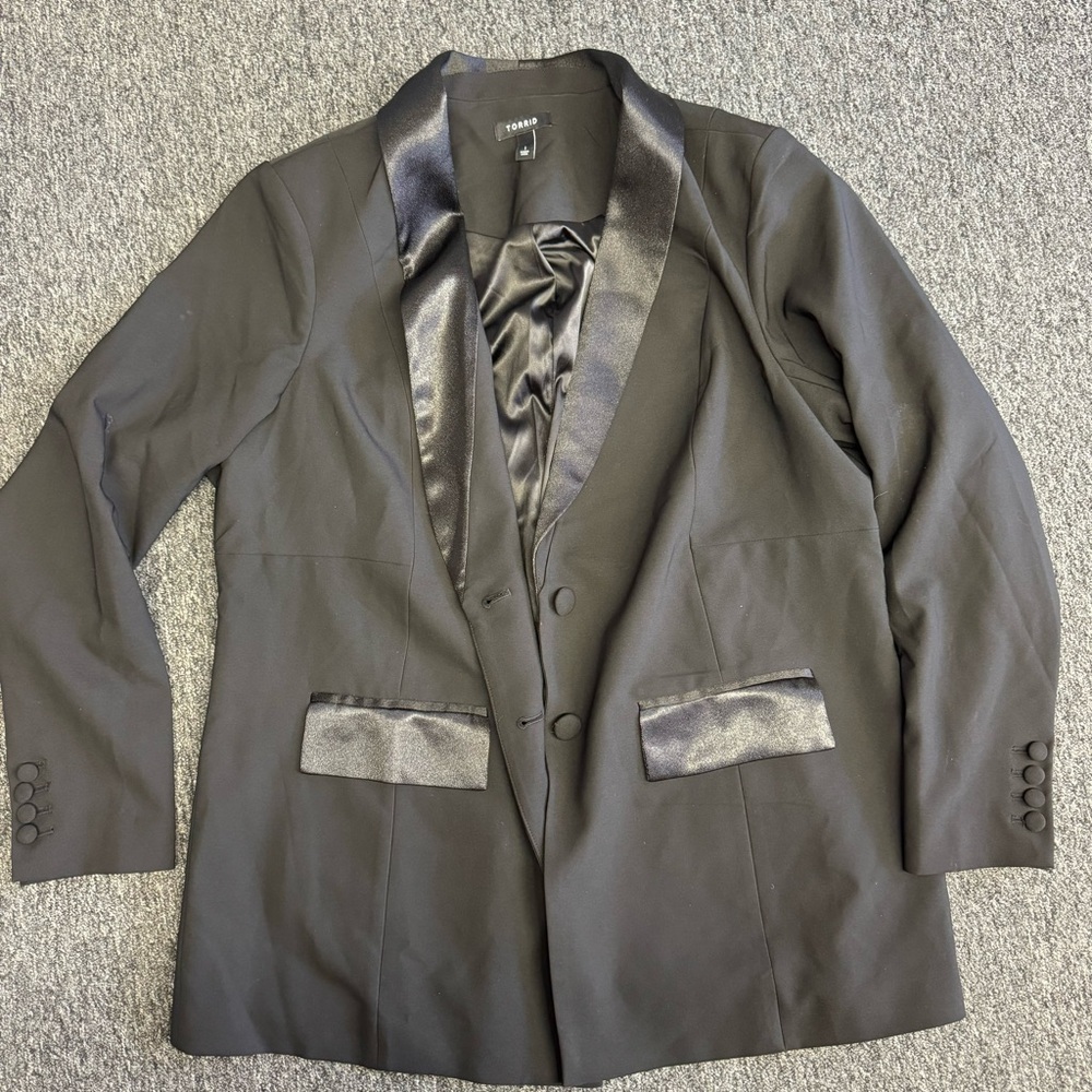 Torrid Studio Refined Crepe Satin Lapel Blazer Size 1X - Picture 3 of 6